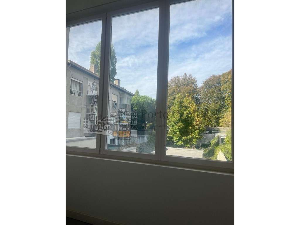 Edifício Adaptado para Clínica 4 Andares Remodelado Junto ao Hospit... - Grande imagem: 5/28