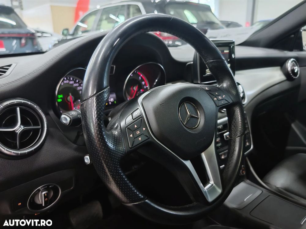 Mercedes-Benz CLA 200 7G-DCT Urban - 10