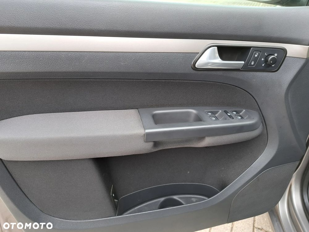 Volkswagen Touran - 27