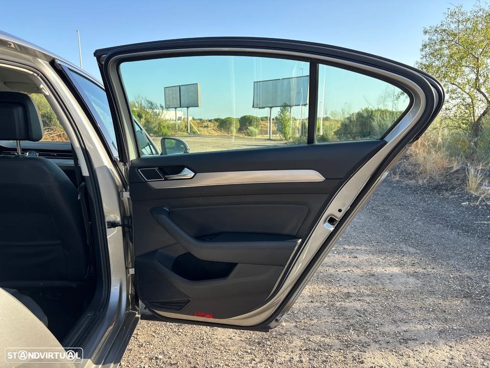 VW Passat 2.0 TDI Highline DSG - 29