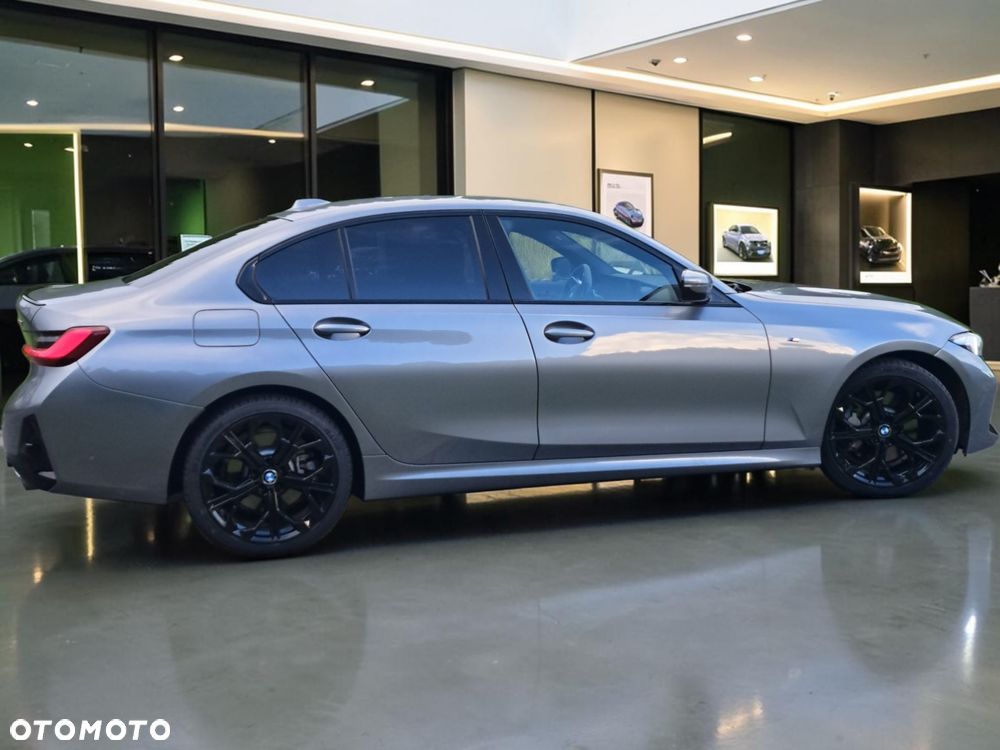 BMW Seria 3 330i xDrive - 4