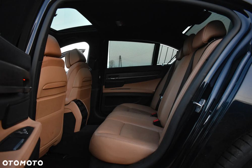 BMW Seria 7 740d Edition Exclusive - 11