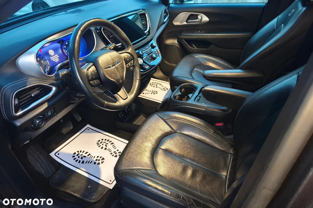 Chrysler Pacifica - 27