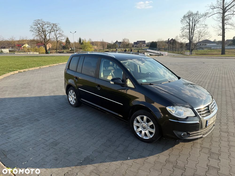 Volkswagen Touran 1.9 TDI DPF Highline DSG - 1