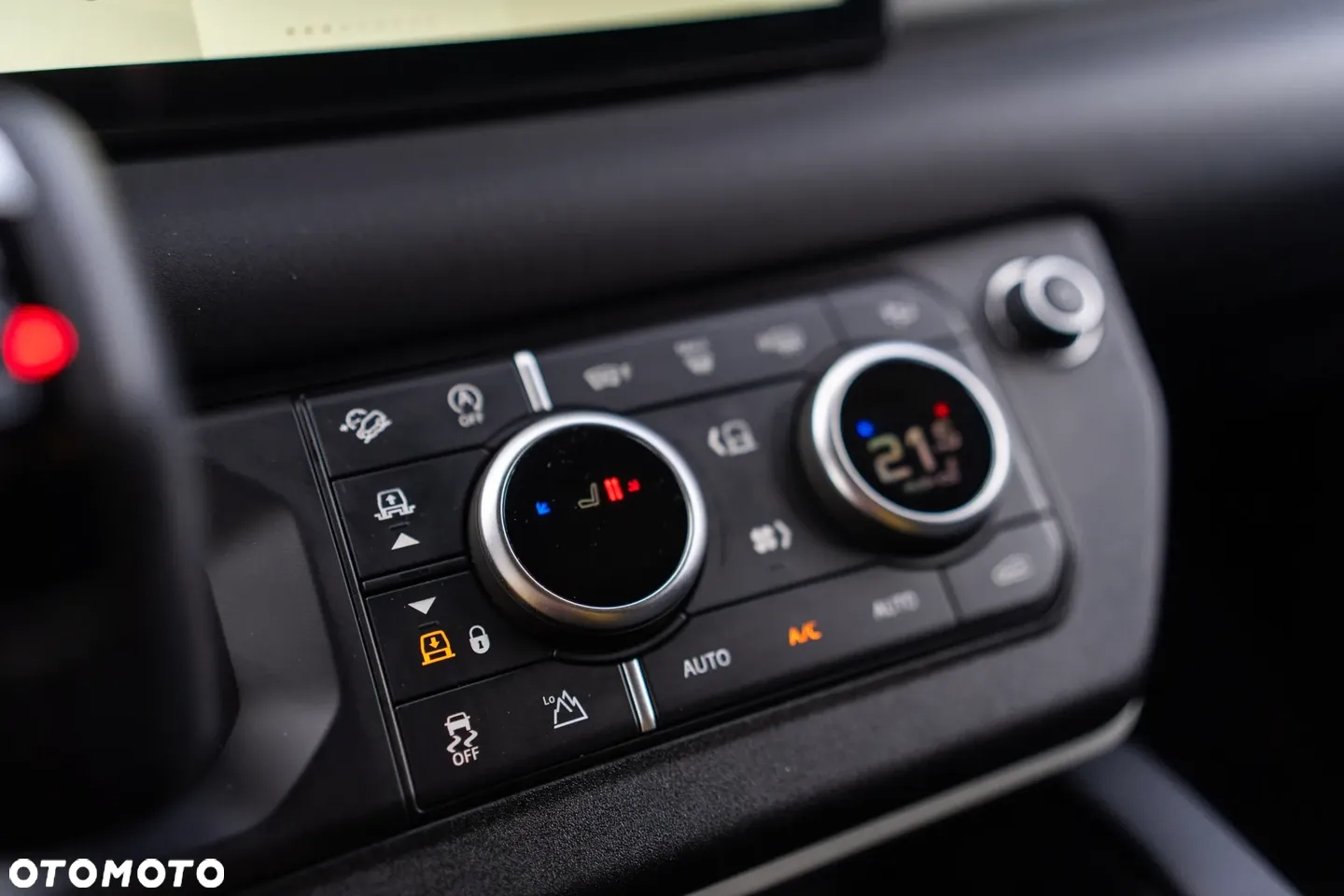 Land Rover Defender - 7