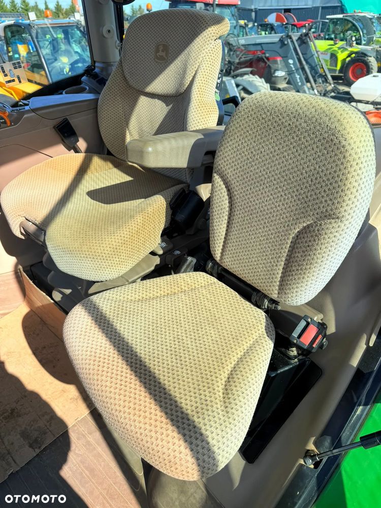 John Deere 6215R - 29