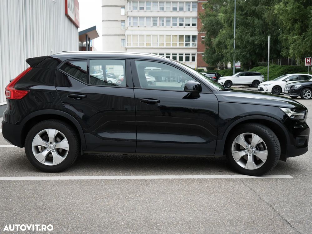 Volvo XC 40 B4 AT8 AWD Mild Hybrid Momentum Pro - 3