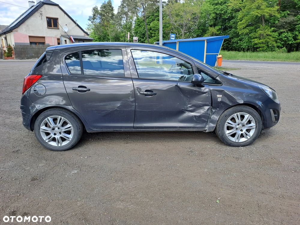 Opel Corsa 1.4 16V Cosmo - 10