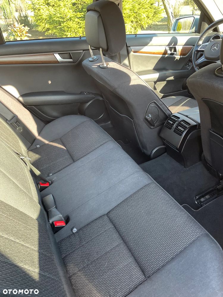 Mercedes-Benz Klasa C 180 CGI Automatik BlueEFFICIENCY Elegance - 11