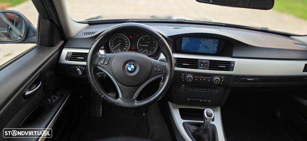 BMW 320 d Touring Navigation Sport - 11