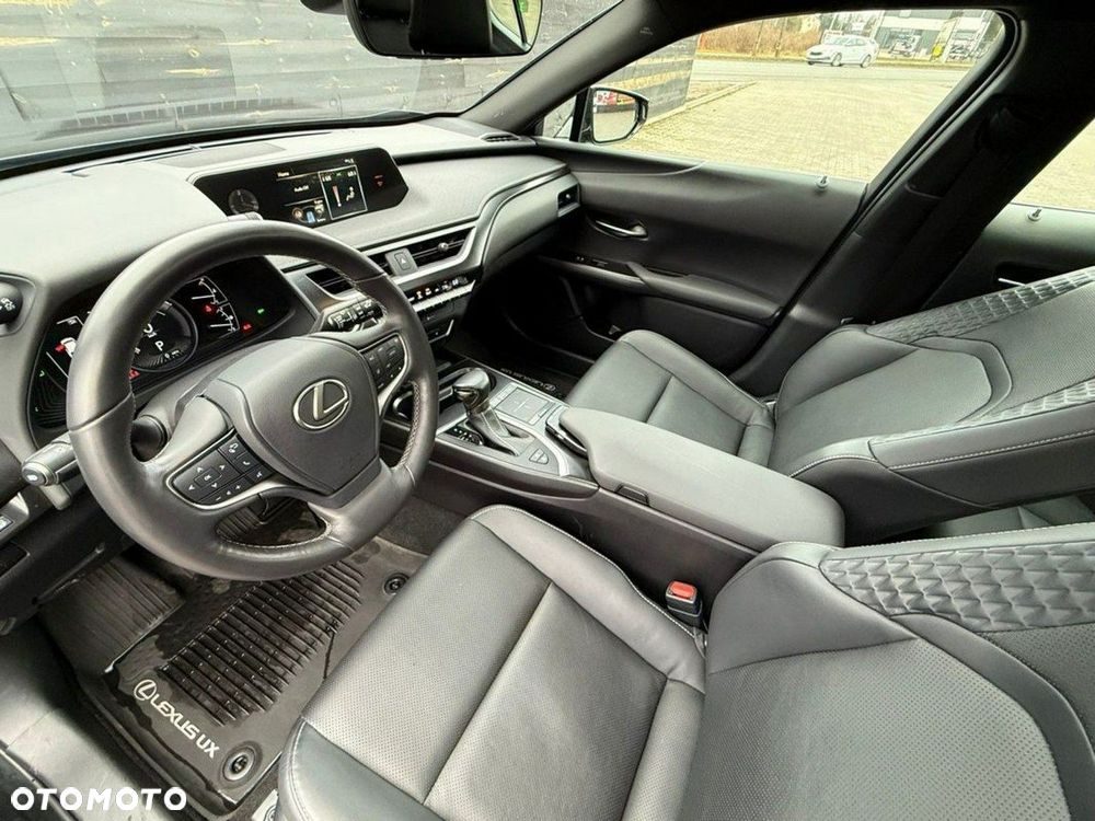 Lexus UX - 25