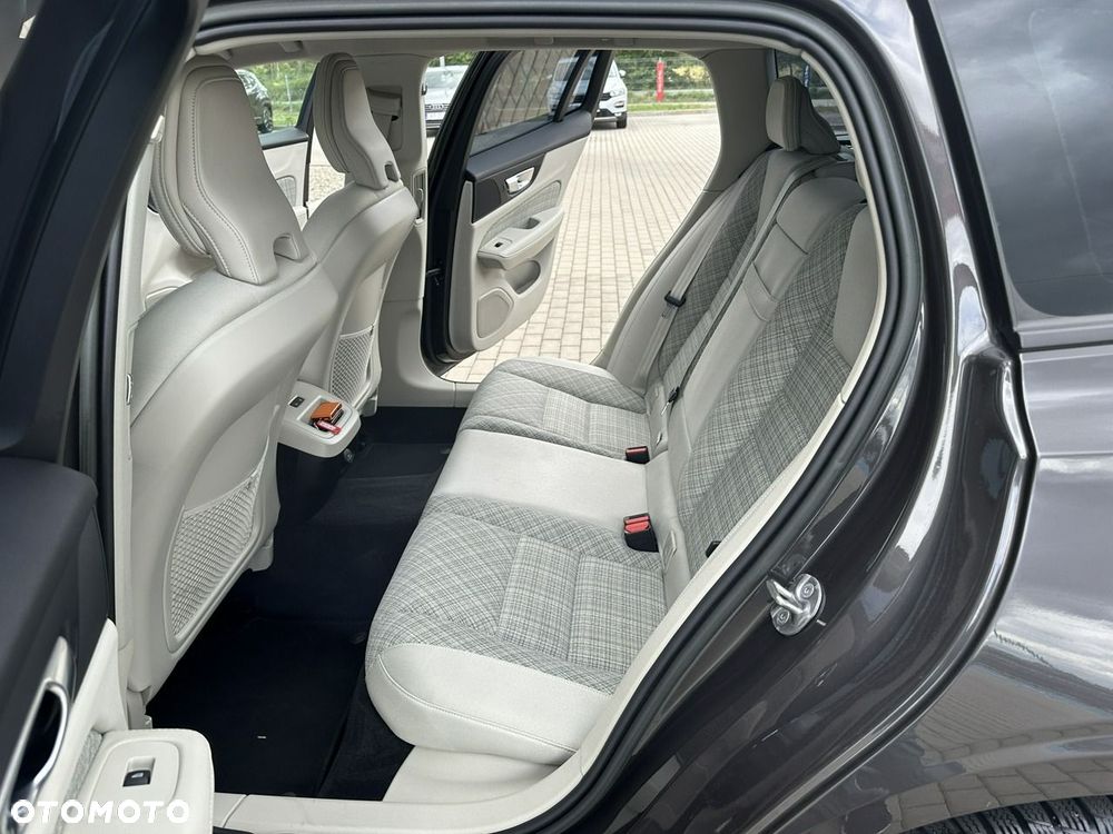 Volvo V60 B3 B DKG Essential - 12