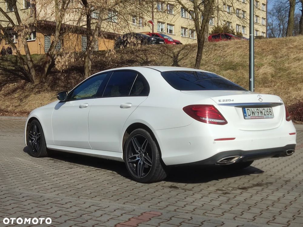 Mercedes-Benz Klasa E 220 d 4-Matic 9G-TRONIC - 11