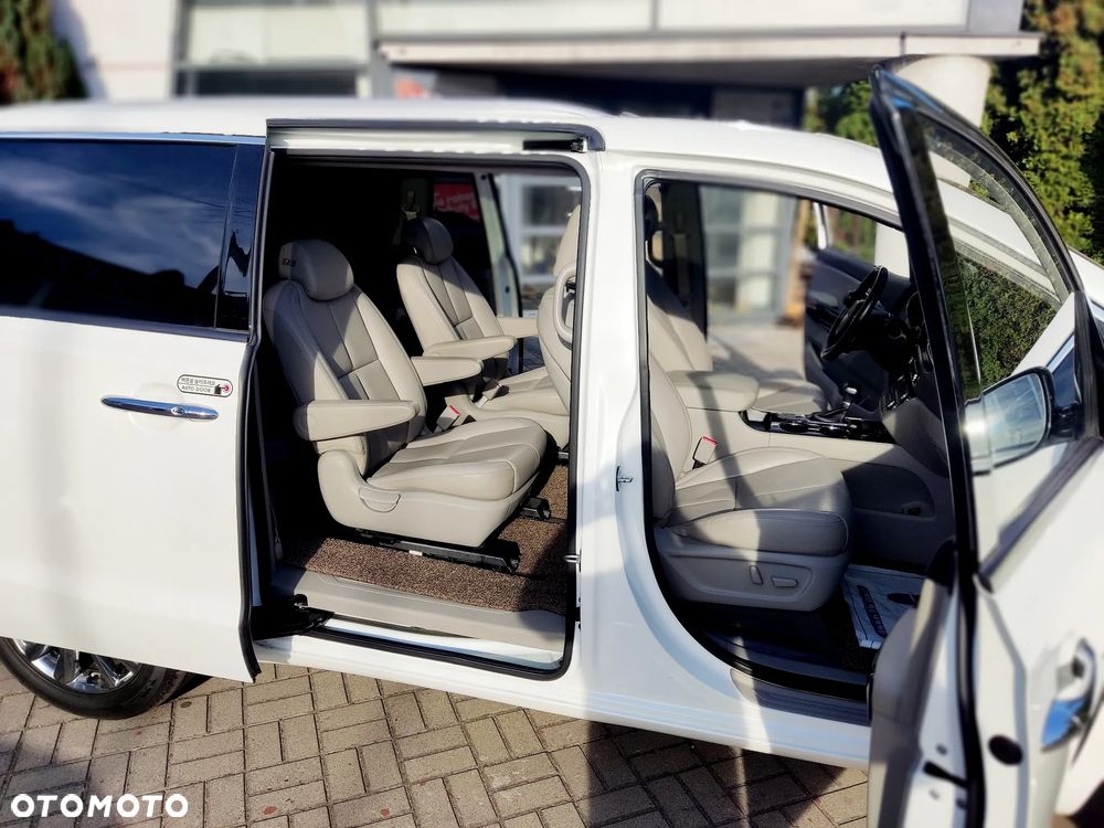 Kia Carnival - 17