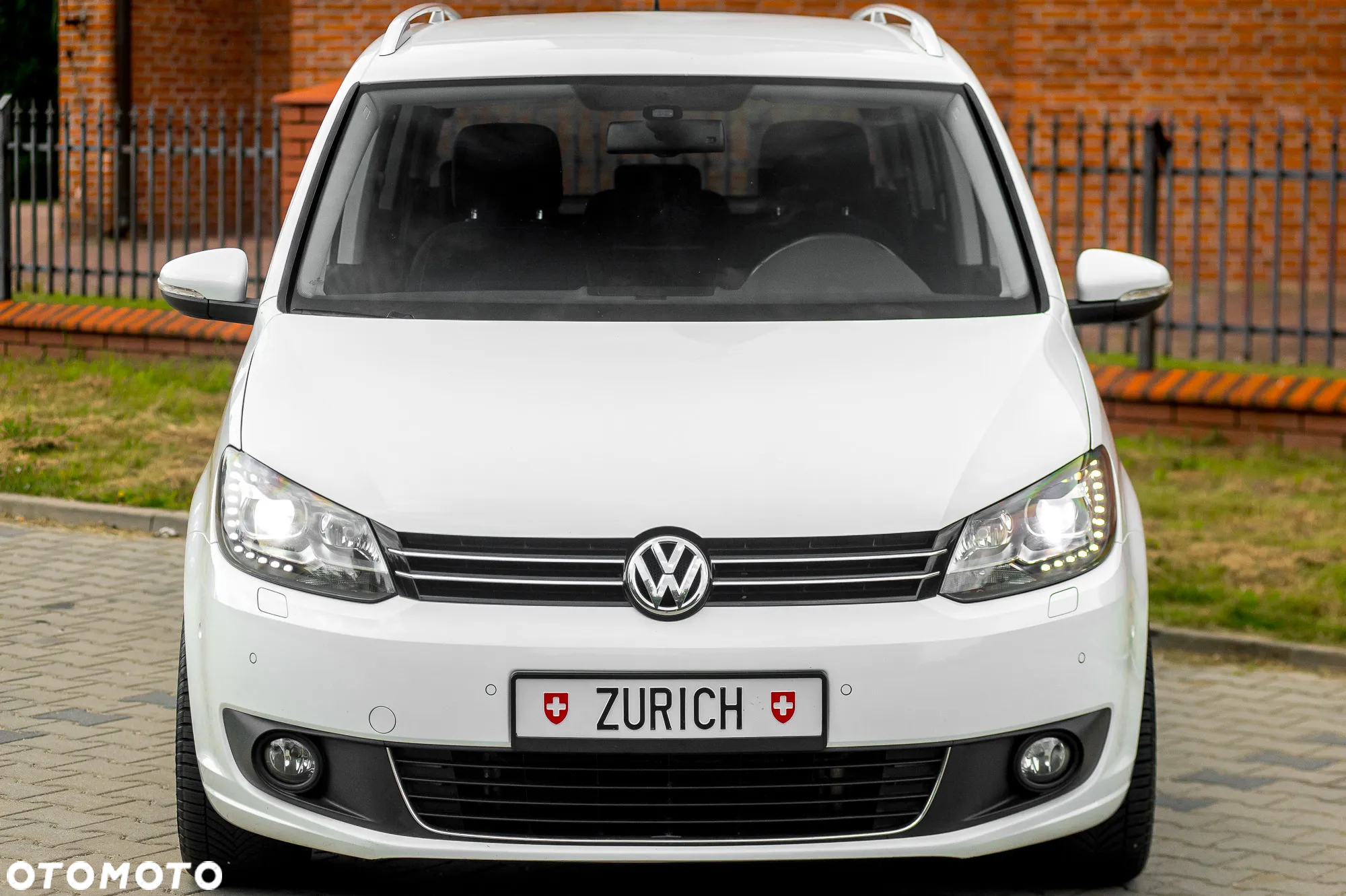 Volkswagen Touran 1.4 TSI DSG Cup - 12