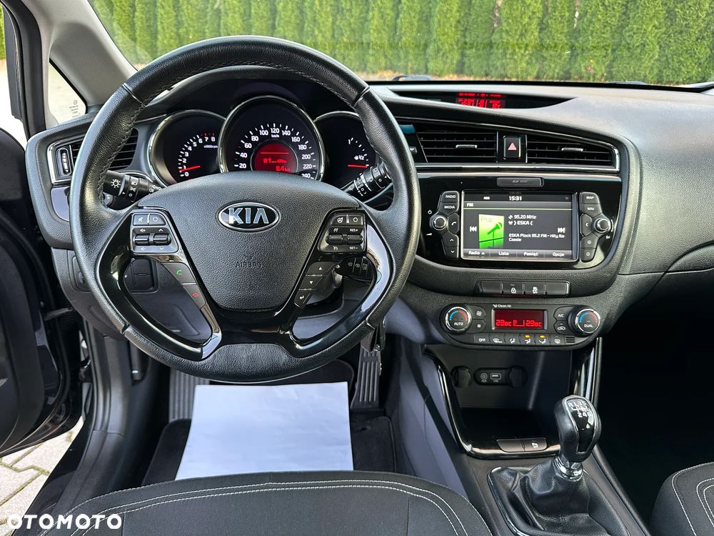 Kia Ceed 1.6 GDI SW UEFA EURO 2016 - 27