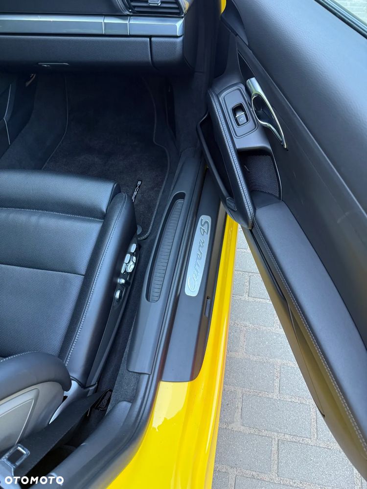 Porsche 911 Carrera 4S PDK - 17