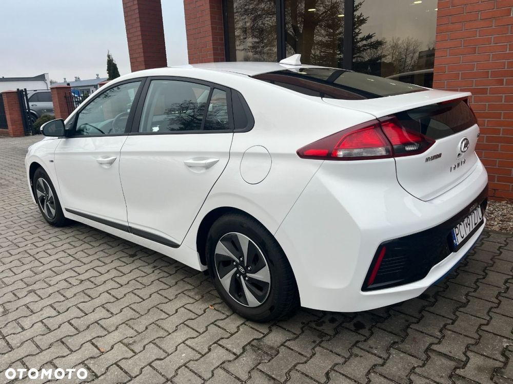 Hyundai IONIQ - 3