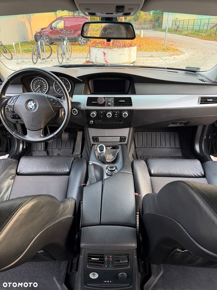 BMW Seria 5 525d - 13