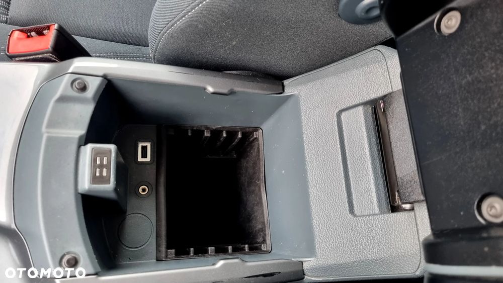 Ford Grand C-MAX 2.0 TDCi Titanium - 38