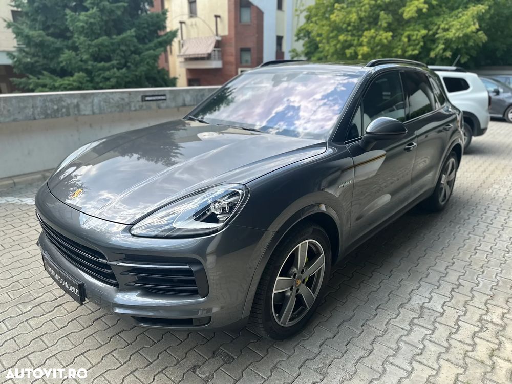 Porsche Cayenne - 1