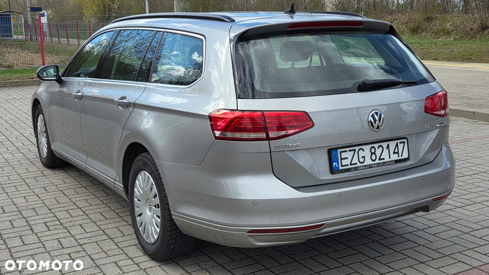 Volkswagen Passat 2.0 TDI SCR Comfortline - 14