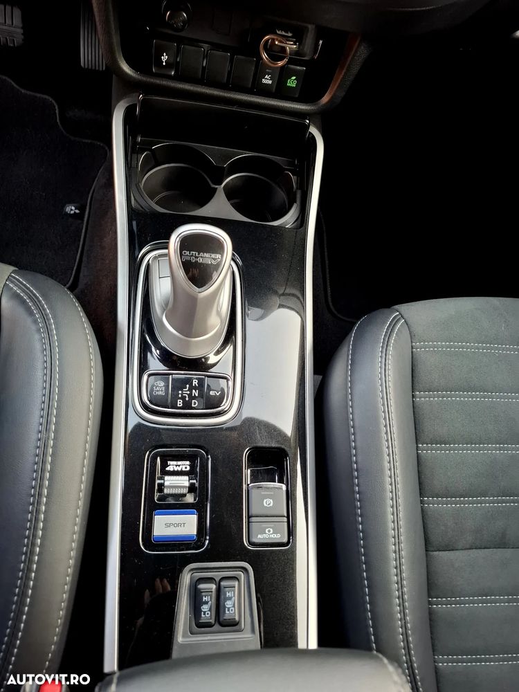 Mitsubishi Outlander - 11