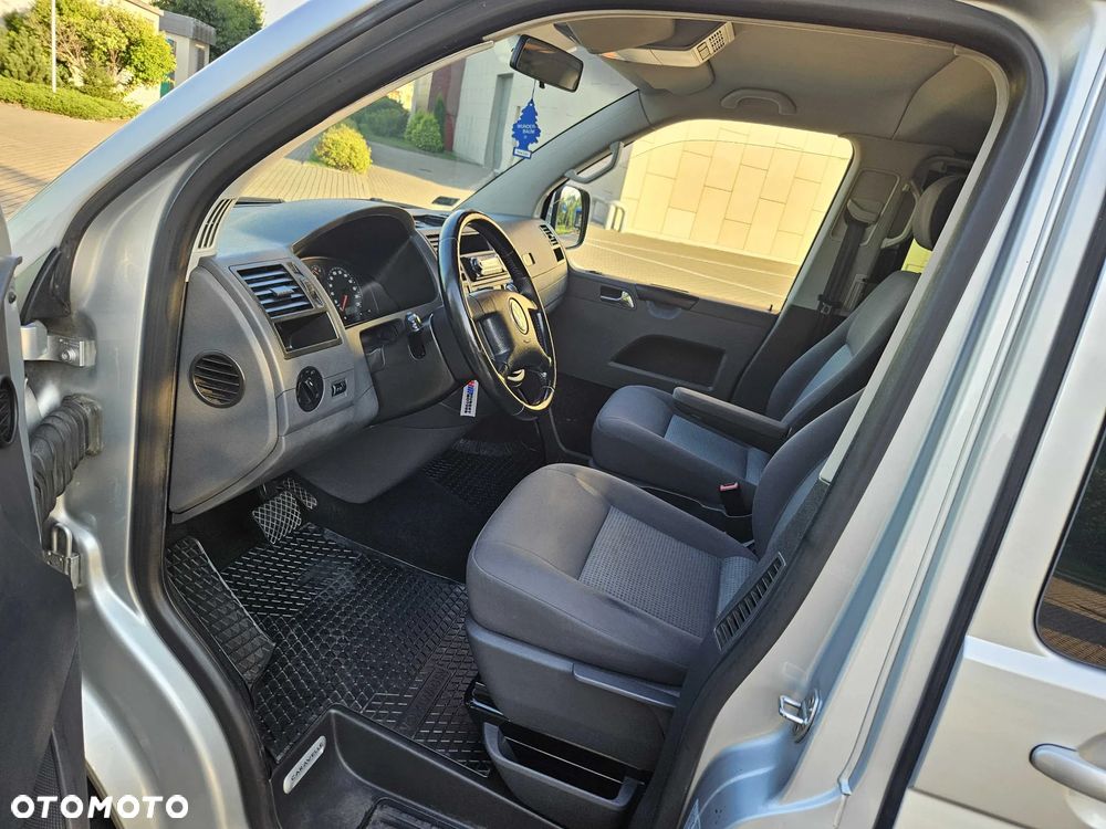 Volkswagen Caravelle - 12