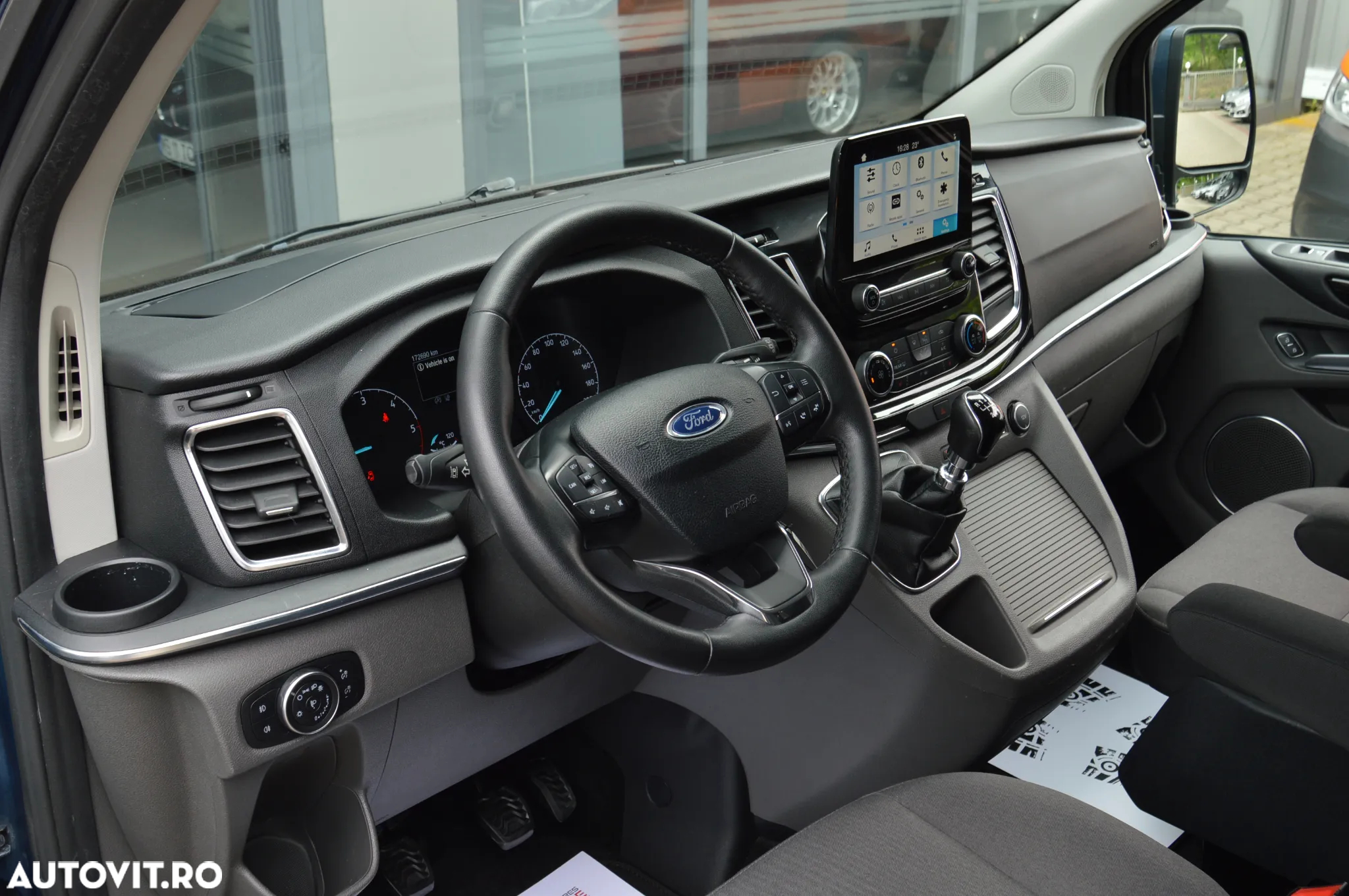 Ford Tourneo Custom Bus 320 2.0 EcoBlue 130 CP L1H1 Titanium - 14