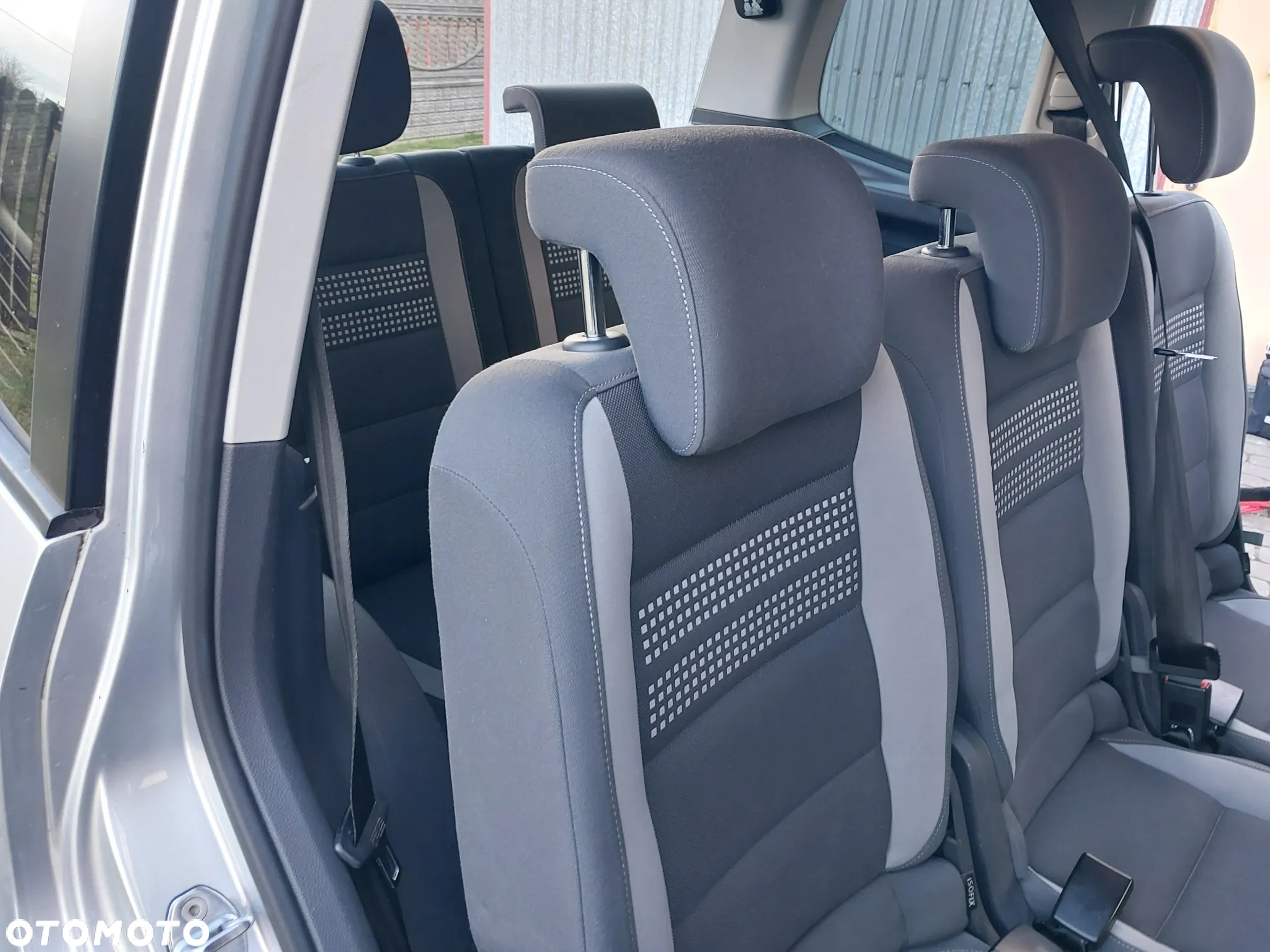 Volkswagen Touran 1.6 TDI DPF BlueMot Comfortline - 25