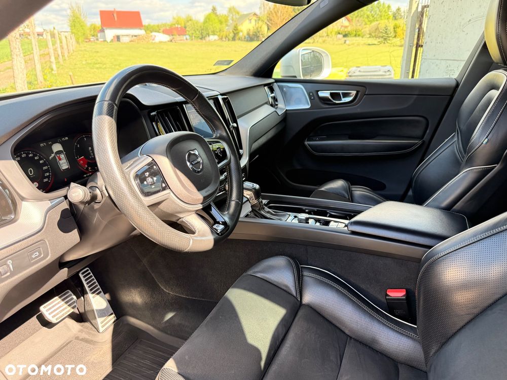 Volvo XC 60 D5 AWD R-Design - 11