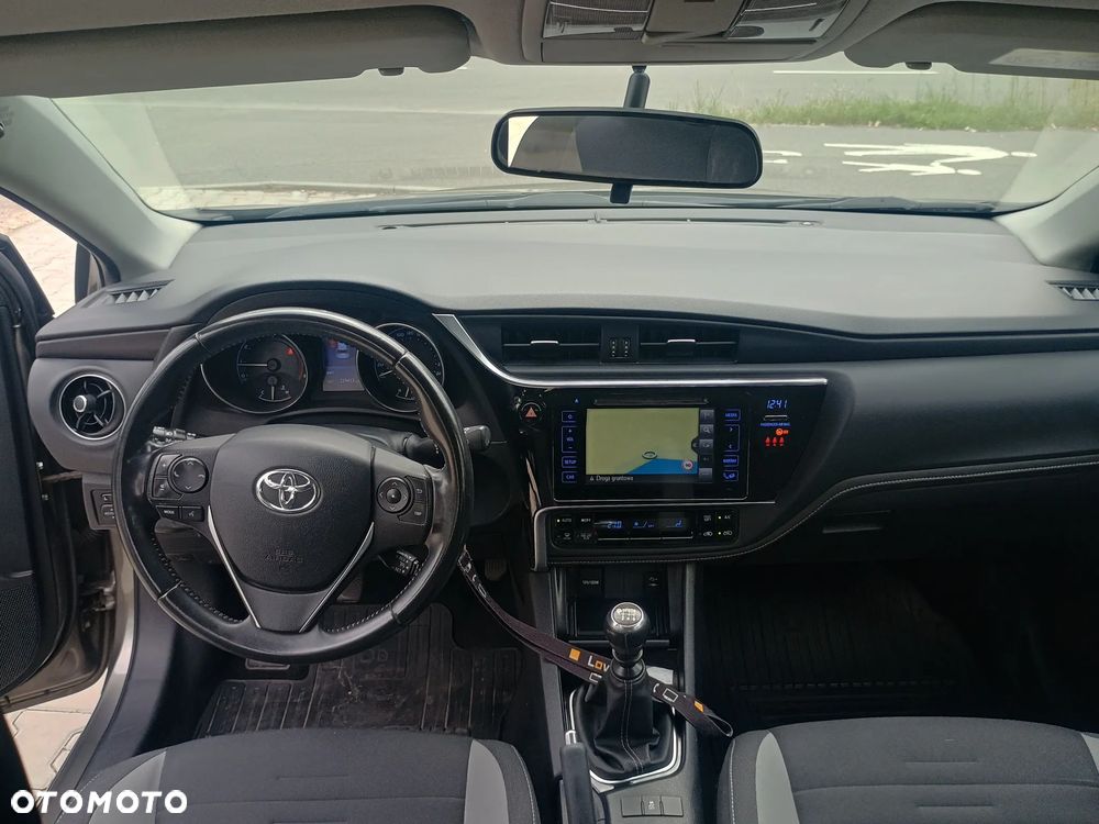 Toyota Auris 1.6 Premium - 9