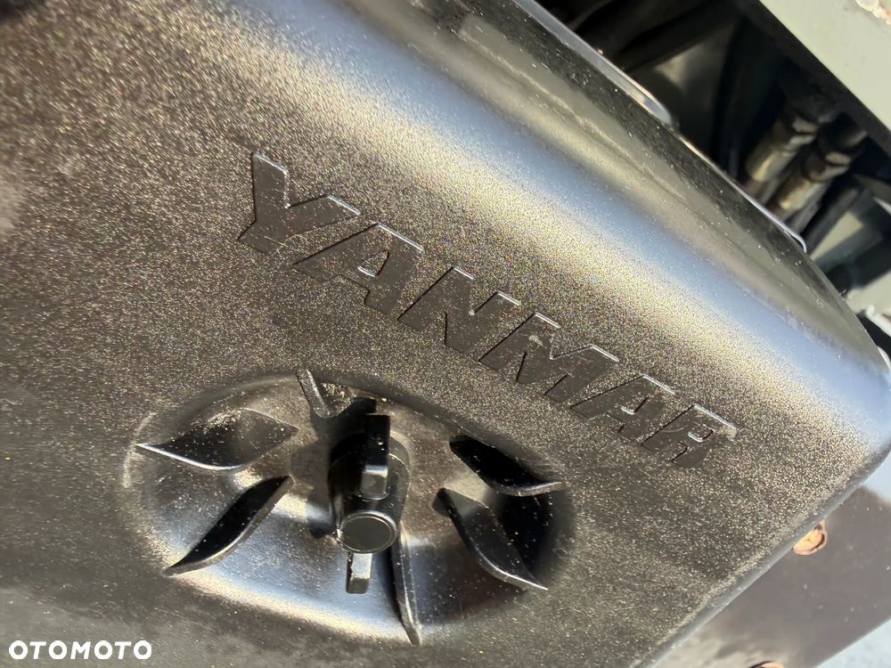 Wacker Neuson DT08 Diesel! Wozidło Samo-załadowcze 1 tona ładowność.  silnik YANMAR Kiprowanie i załadunek  własny HYDRAULICZNY. Wywrotka do specjalistycznych zadań. Bardzo mała wielkościowo a szybka i wydajna! Odpala na Kluczyk. Wywrotka sprowadzona z Norwegii z Urzędu komunalnego. Badzo zadbana maszyna bez luzów i wycieków. OKAZJA TANIO. Podest do jazdy. Perfekcyjny stan! 2017rok.  900 MTG - 15