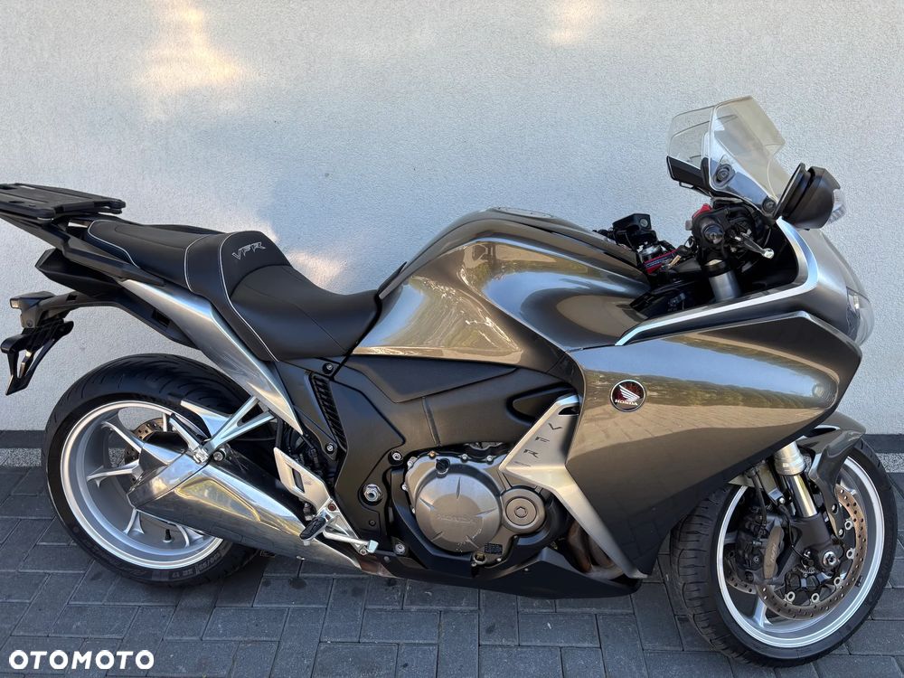 Honda VFR - 9