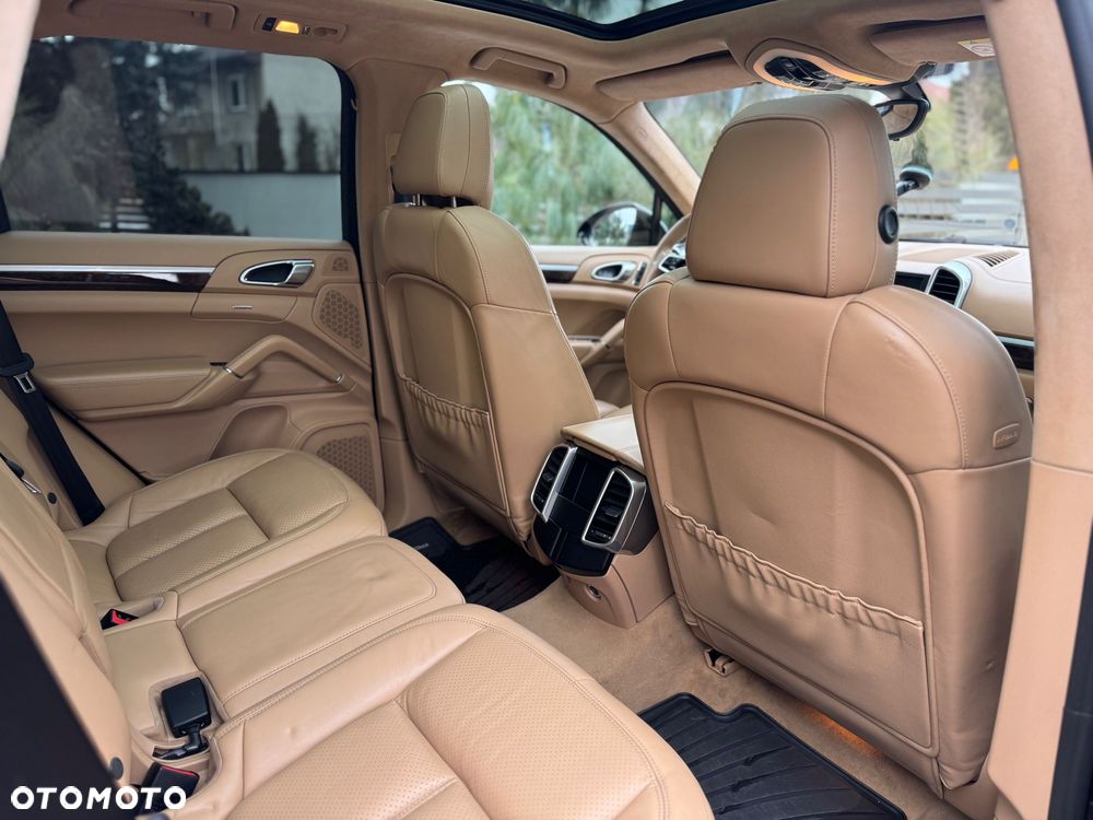 Porsche Cayenne S Diesel Platinum Edition - 18