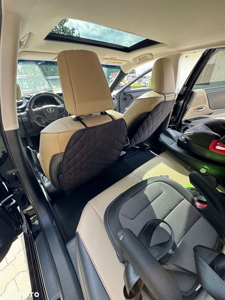 Lexus ES 300h Business Edition + - 16