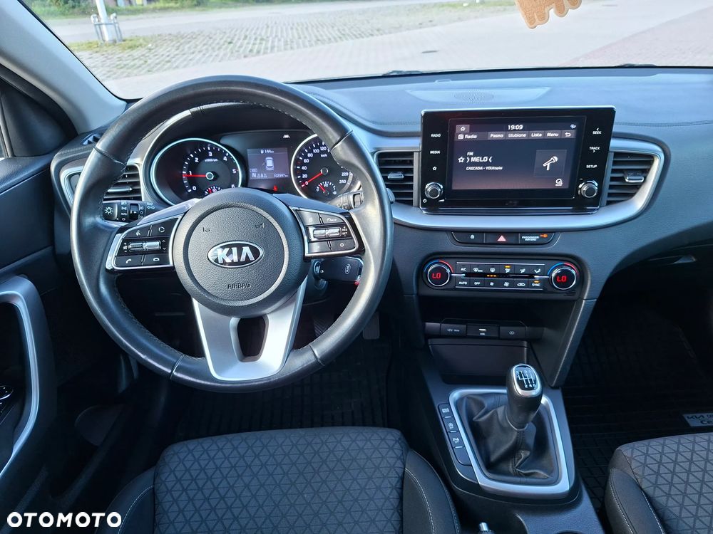 Kia Ceed 1.6 CRDi mHEV M - 34