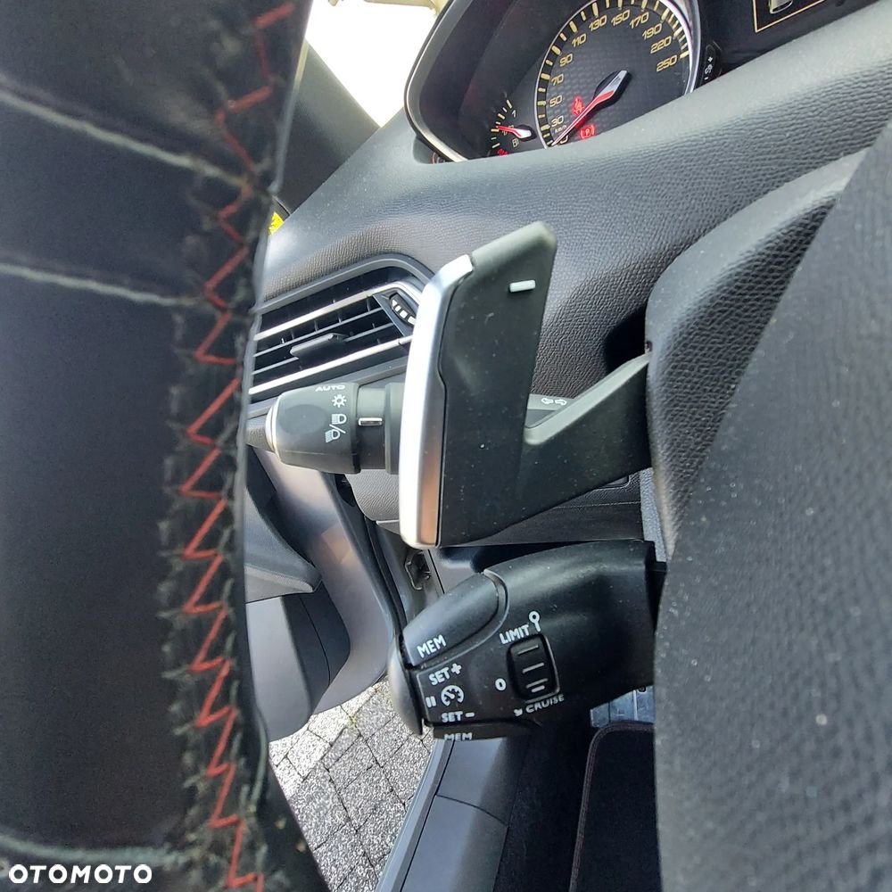 Peugeot 308 BlueHDi FAP 180 EAT8 Stop & Start GT - 25