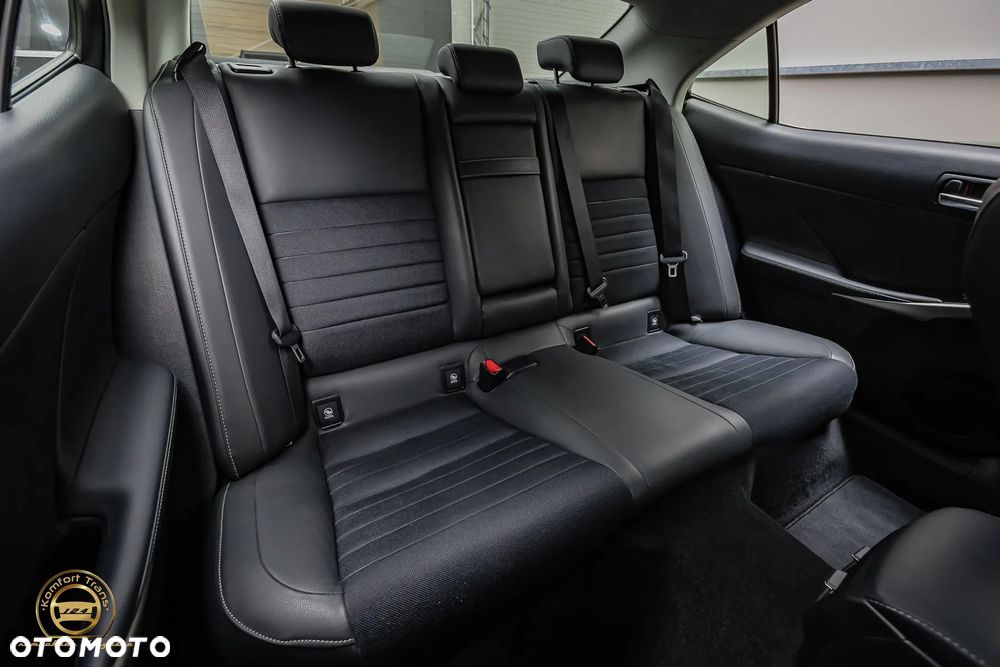 Lexus IS 200t Elite - 30