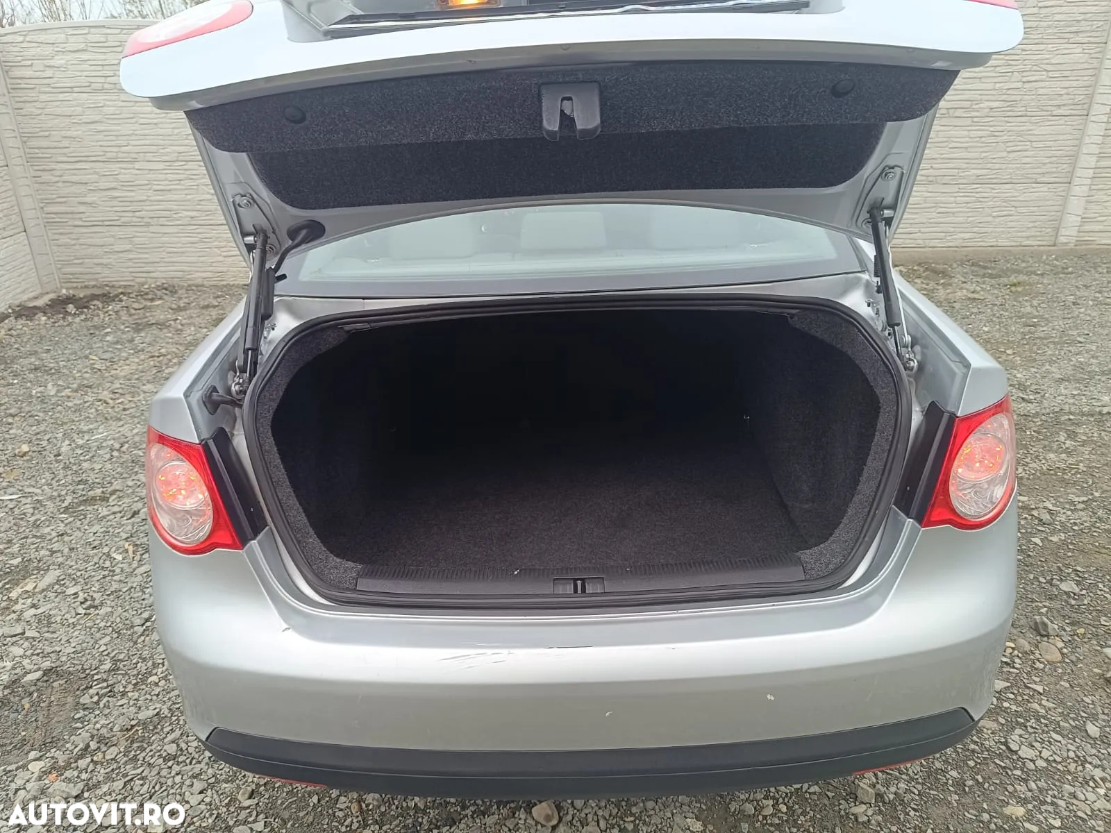 Volkswagen Jetta - 10