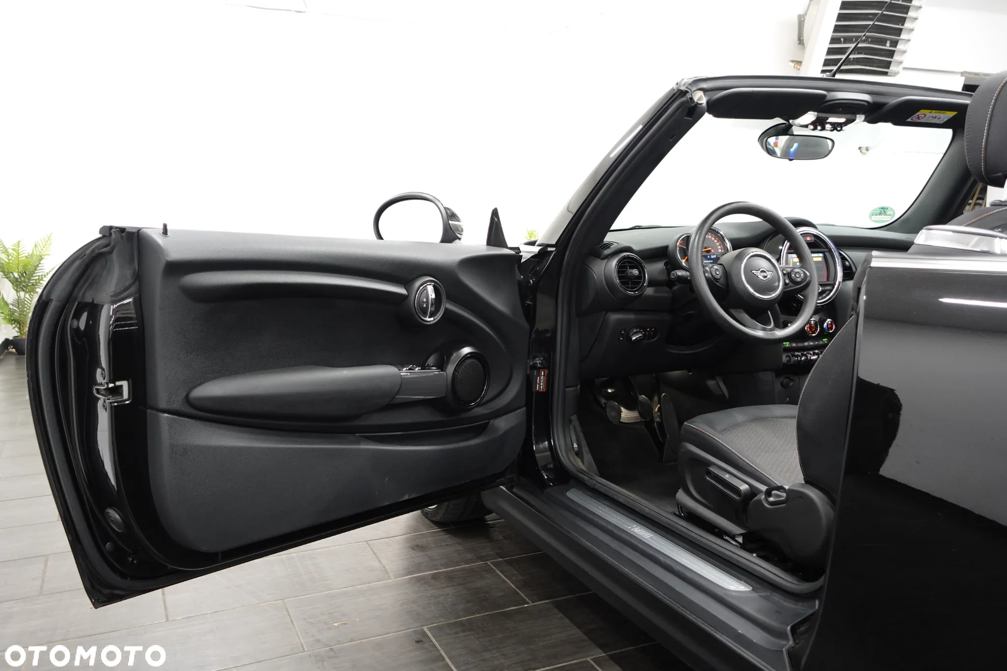 MINI ONE Cabrio - 25
