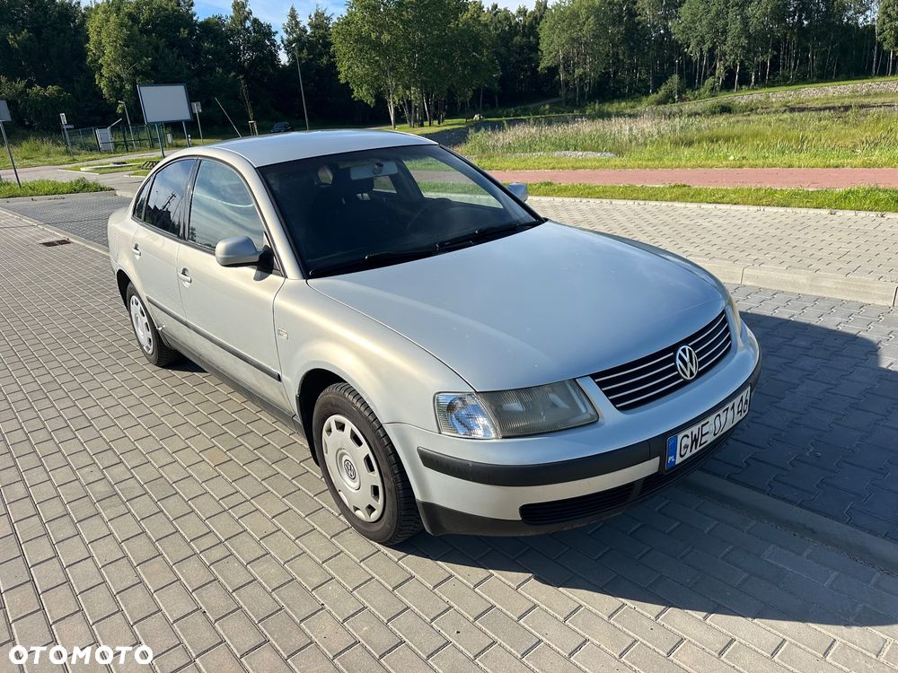 Volkswagen Passat 1.9 TDI Comfortline - 1
