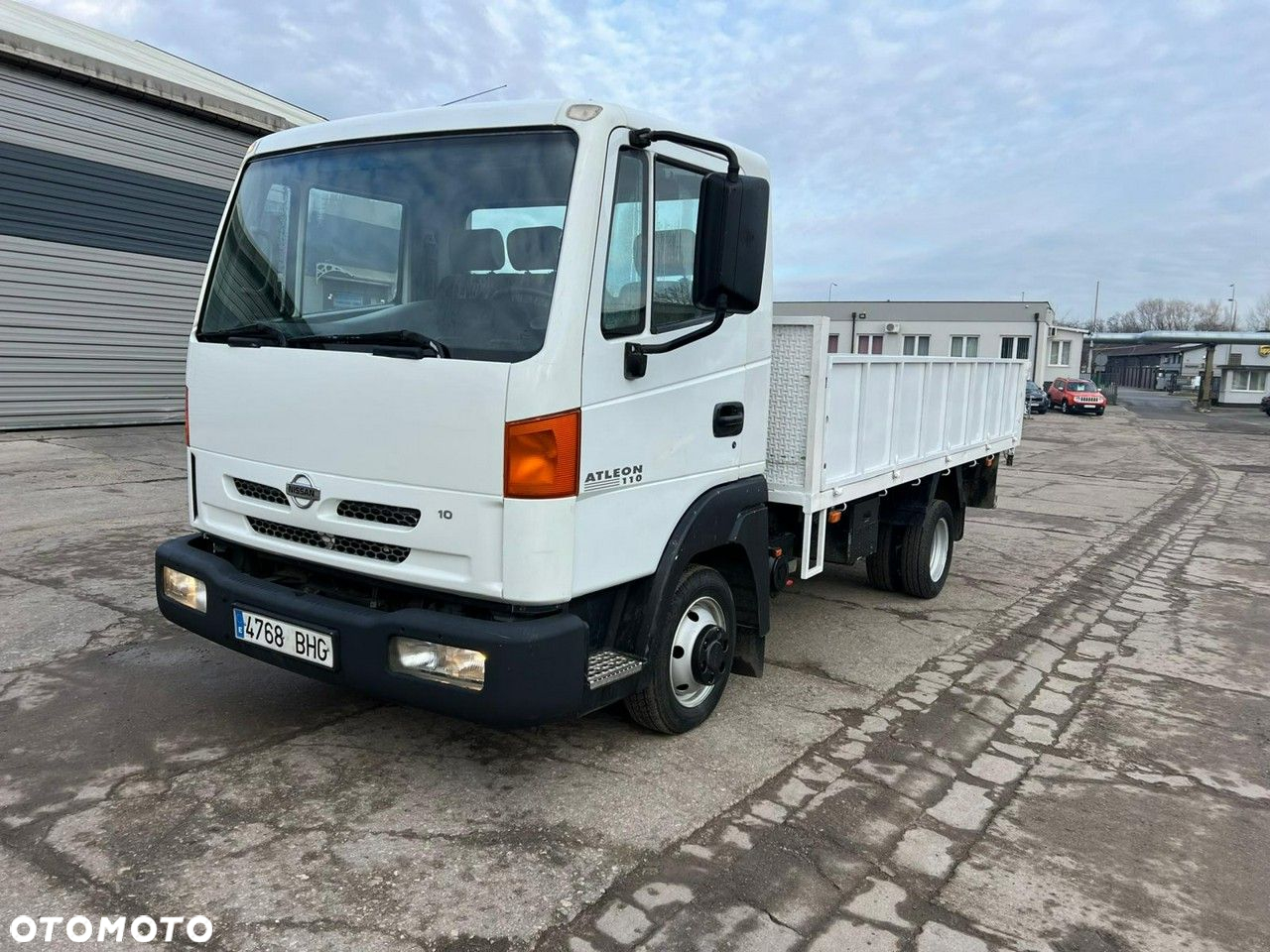 Nissan Atleon - 4