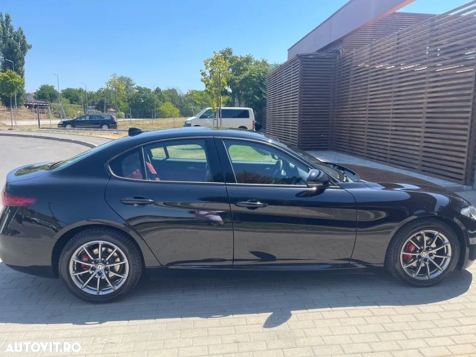Alfa Romeo Giulia 2.0 Turbo 16V AT8 - 10