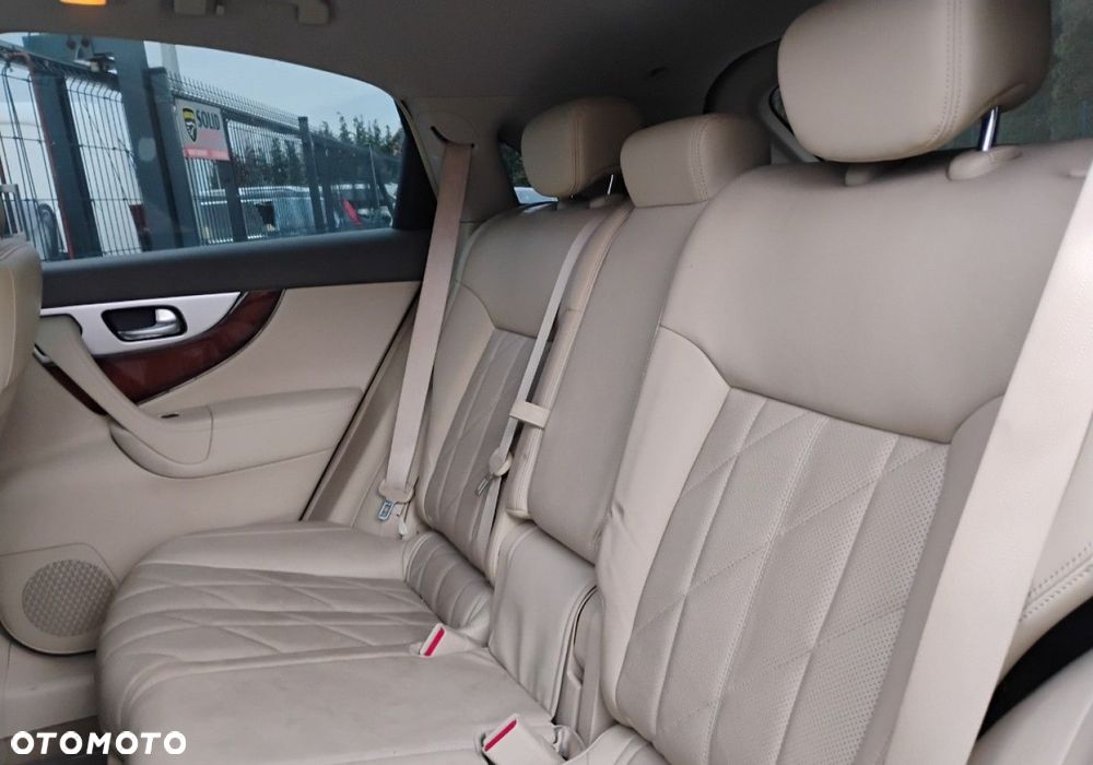Infiniti FX - 11