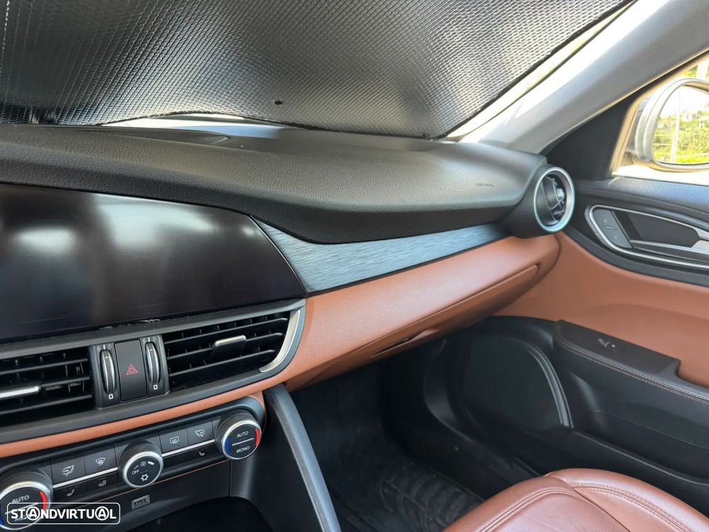 Alfa Romeo Giulia 2.2 Super - 32