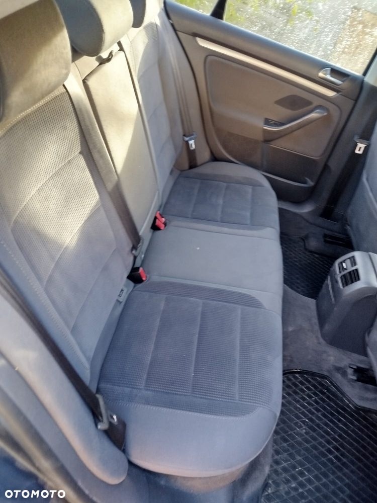 Volkswagen Jetta - 4
