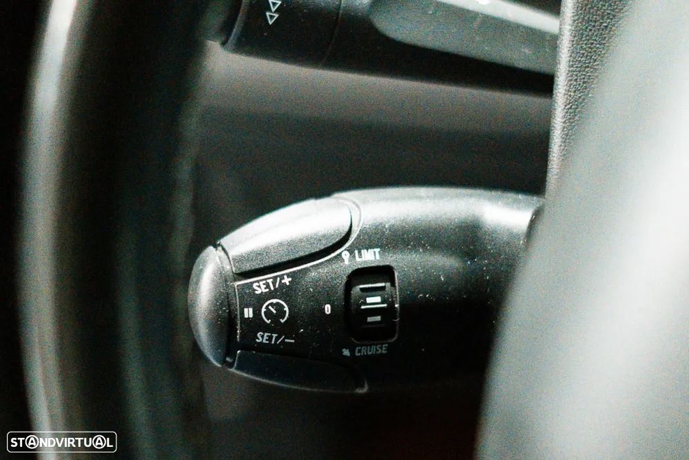 Peugeot 2008 1.2 PureTech Allure - 29