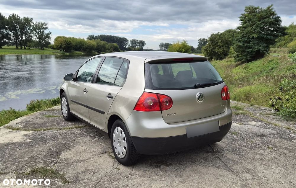 Volkswagen Golf - 5