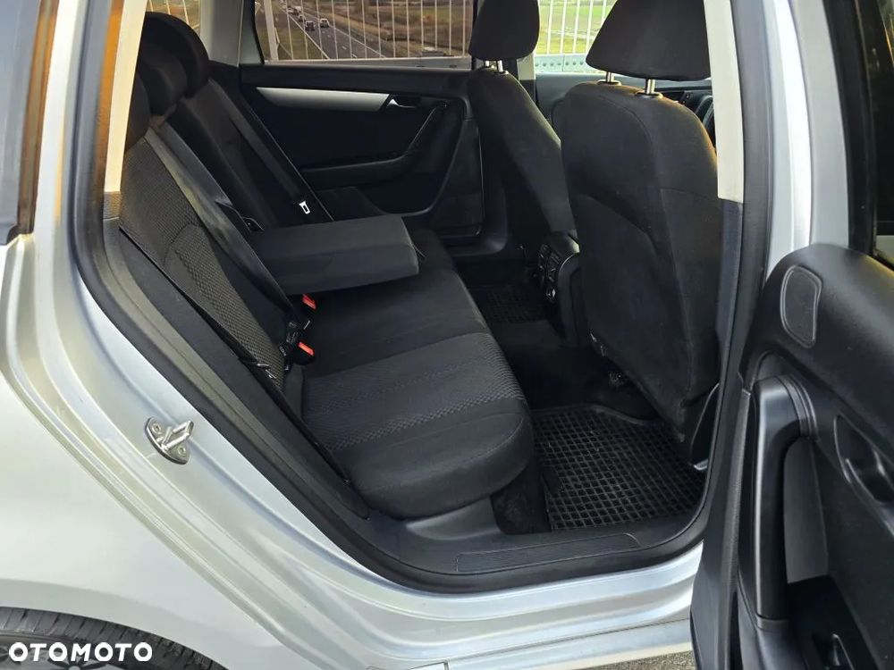 Volkswagen Passat 1.6 TDI Comfortline - 20